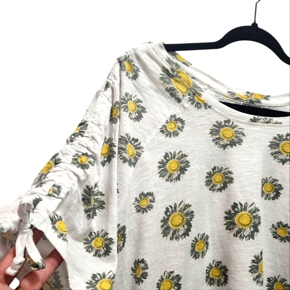 The Sweatshirt Project Plus Size 1X Daisy Print Top 100% Cotton Ruched Sleeves - Picture 3 of 5
